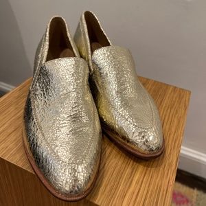Madewell Crinkle gold leather pointed toe loafer